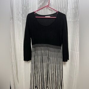 “Calvin Klein” Dress Black & White Striped Bottom SZ: (XL) Excellent Condition